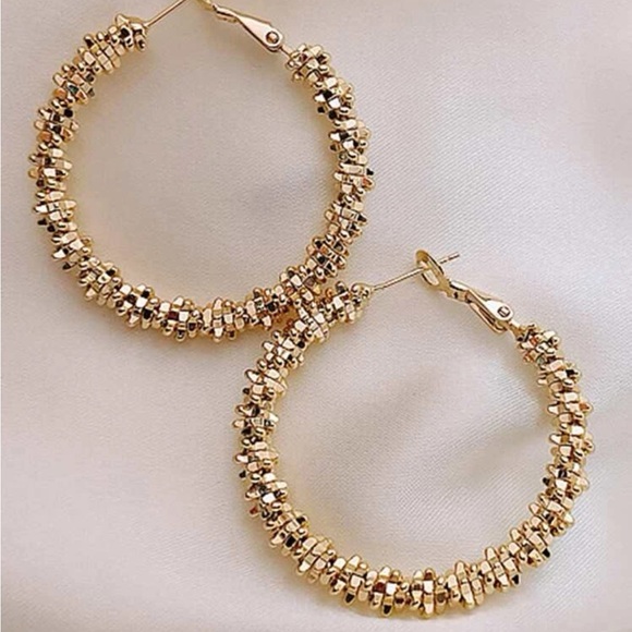 NWT 18k Gold Plated Textured Gold Hoop Earrings - Picture 4 of 7